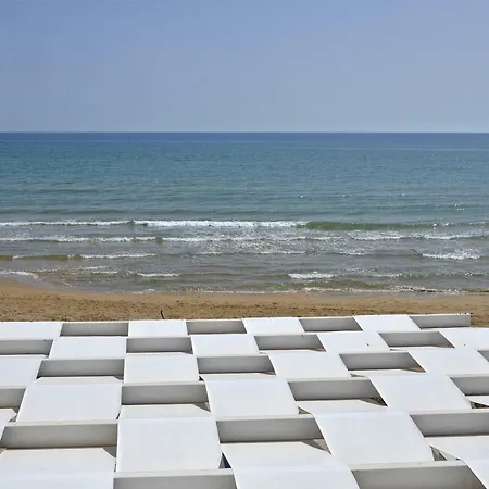 A Due Passi Dal Mare 度假居 *