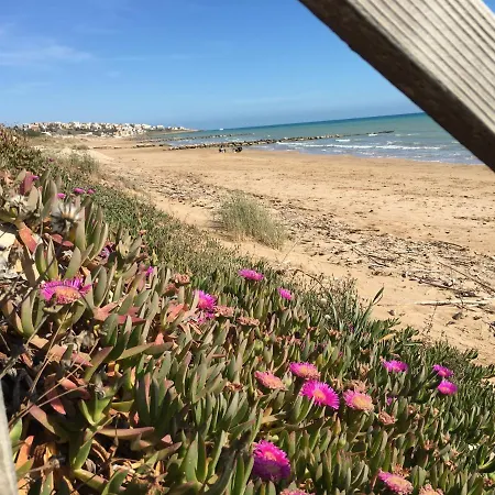 A Due Passi Dal Mare Holiday home *